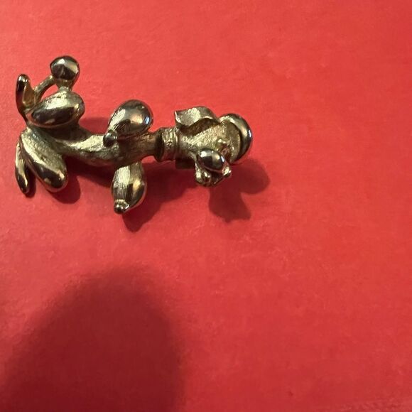 Vintage Sarah Coventry 1966 "Frenchie" Goldtone Poodle Pin, Signed. - Picture 8 of 8